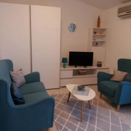 Lana * Brodarica (Sibenik-Knin)