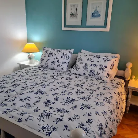 Lana Brodarica (Sibenik-Knin)