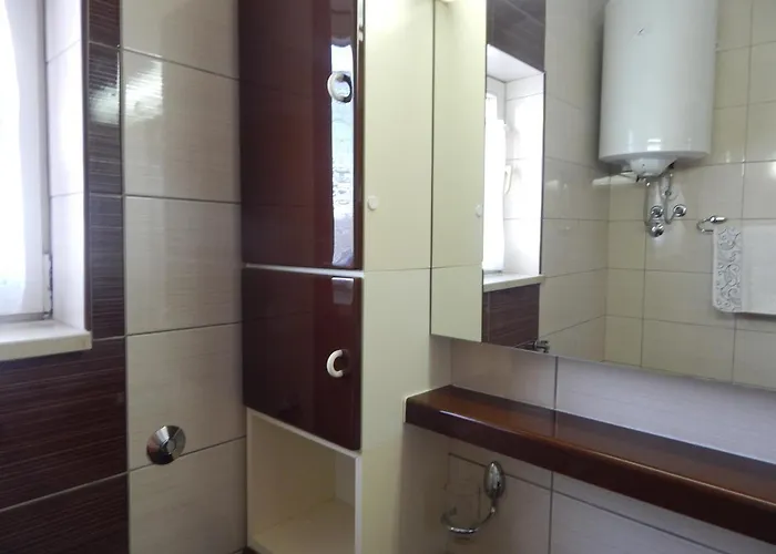 Lana * Brodarica (Sibenik-Knin)