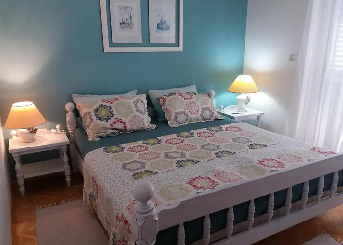 Lana Brodarica (Sibenik-Knin)