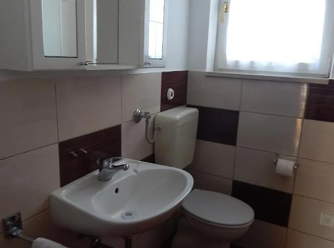 Lana Brodarica (Sibenik-Knin)